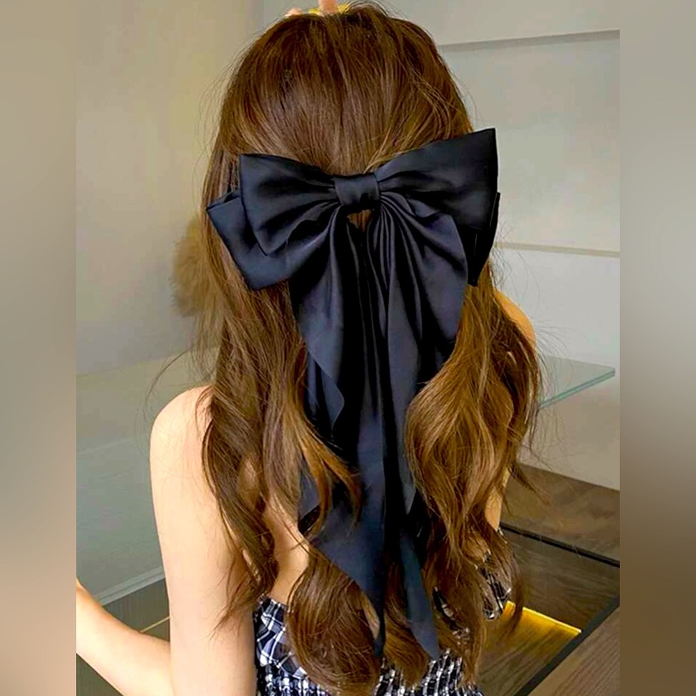 Black Hair Bow French Clip good condition woman’s/girls